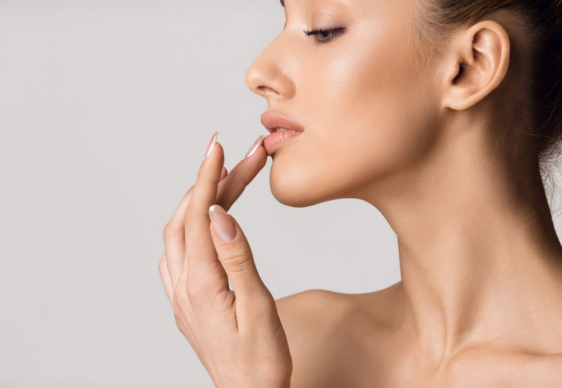 Powiększanie ust czy makijaż permanentny