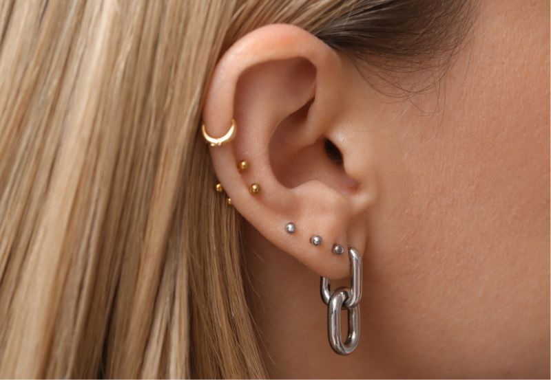 Piercing - kolczyki w uchu