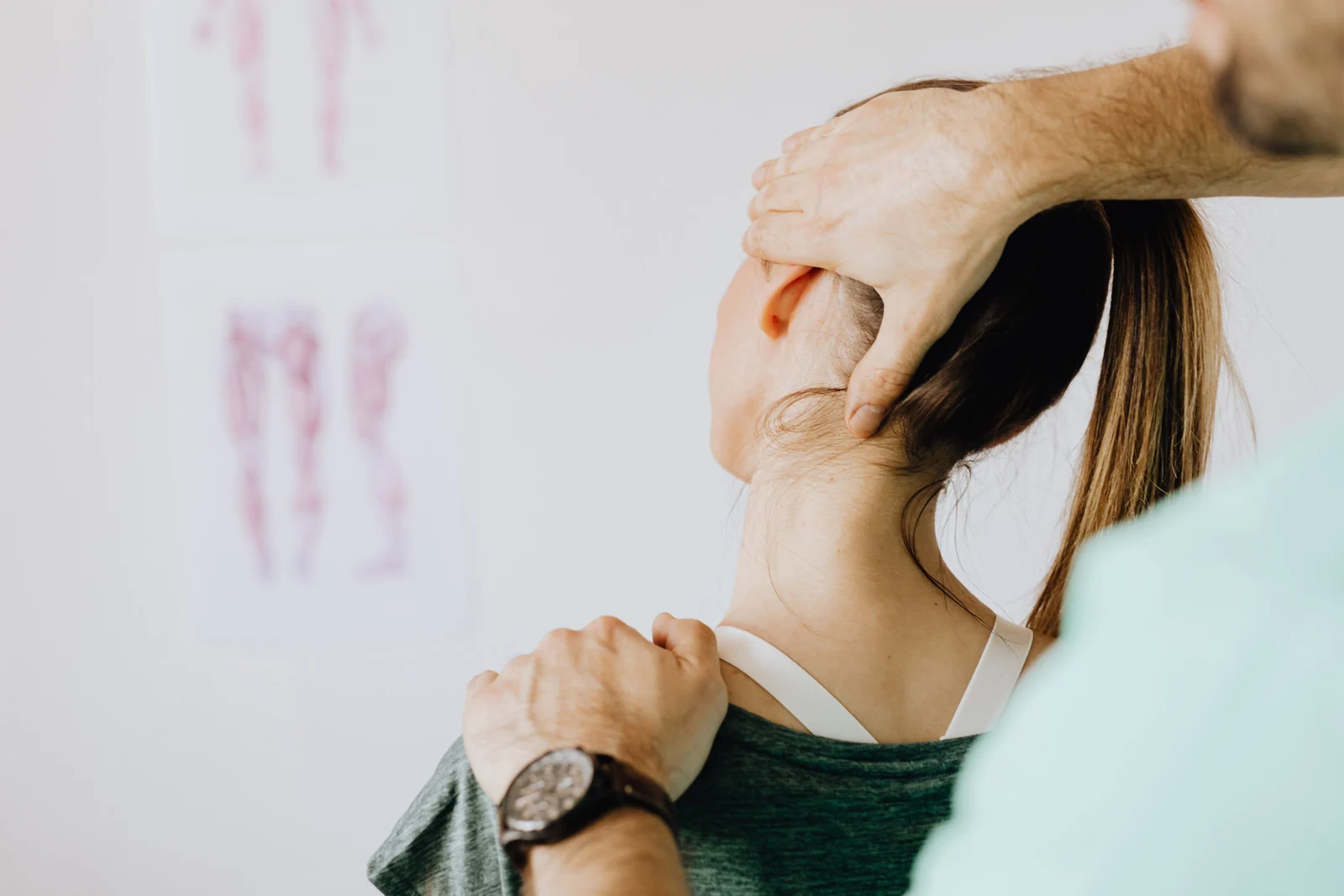 Neuralgia potyliczna a ból od kręgosłupa szyjnego – objawy bólu karku