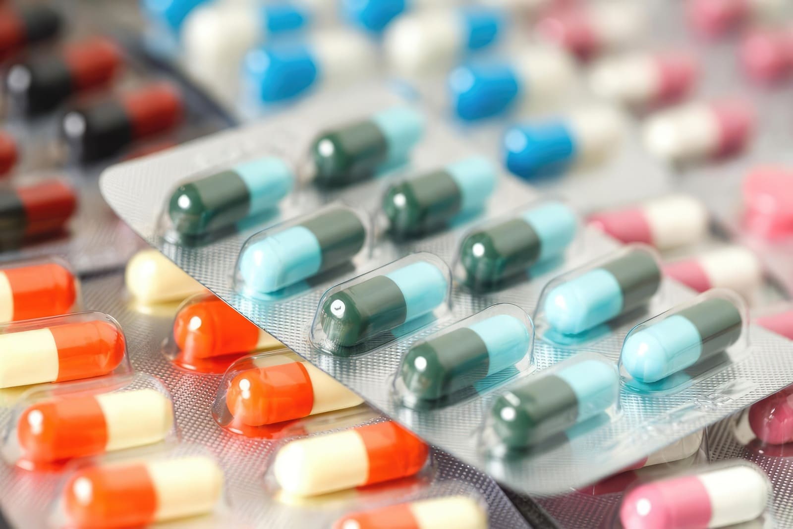 Pierwsze oznaki nadczynności tarczycy – kiedy objawy wymagają diagnostyki?