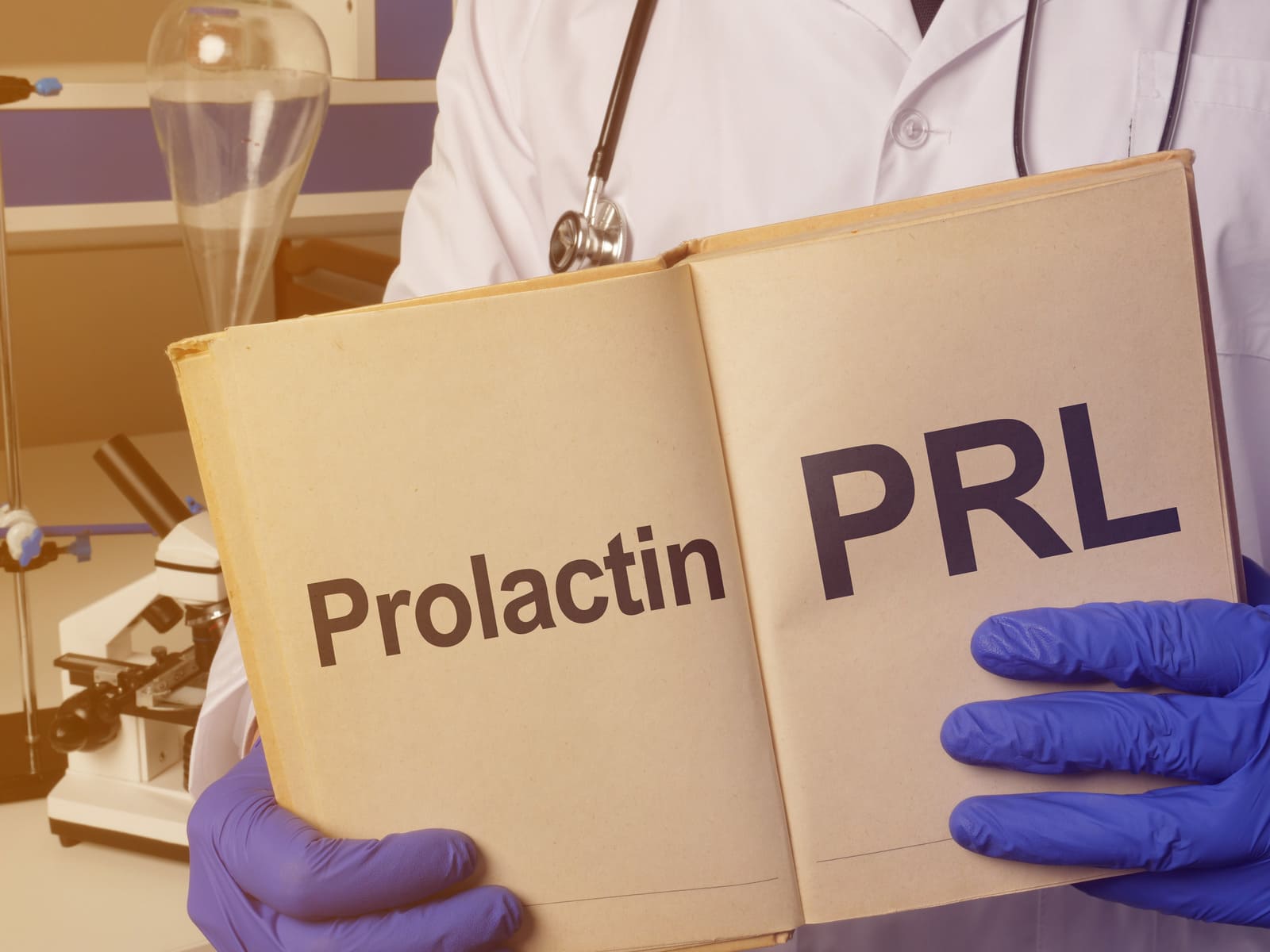 Podwyższona prolaktyna możliwe przyczyny – objawy, diagnostyka i możliwości leczenia