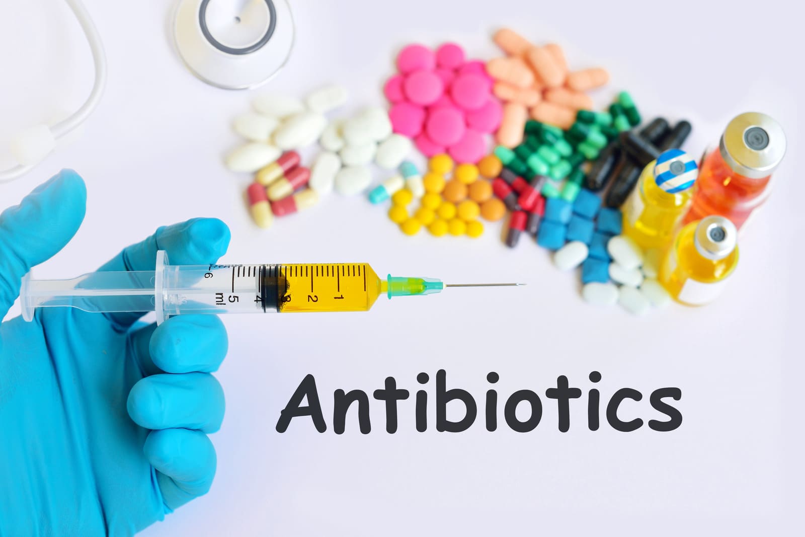 Antybiotyk przerwany po poprawie – dlaczego to błąd i jak bezpiecznie dokończyć leczenie?