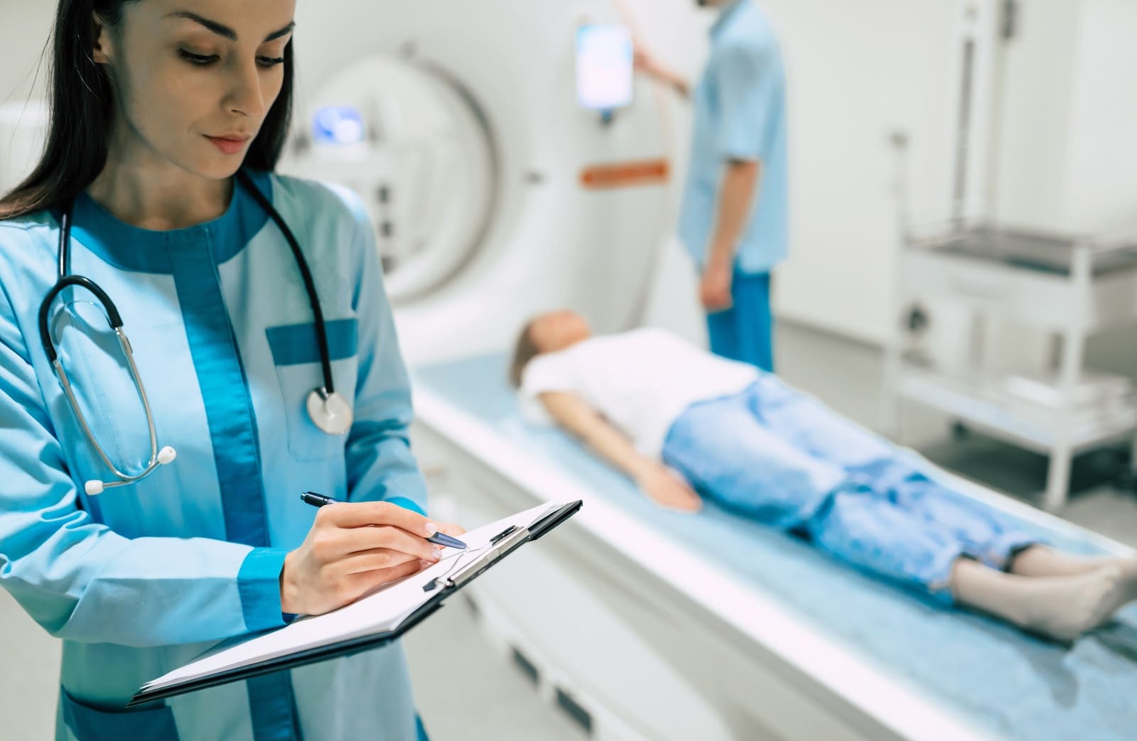MRI z implantem – kwalifikacja, przygotowanie i interpretacja wyniku