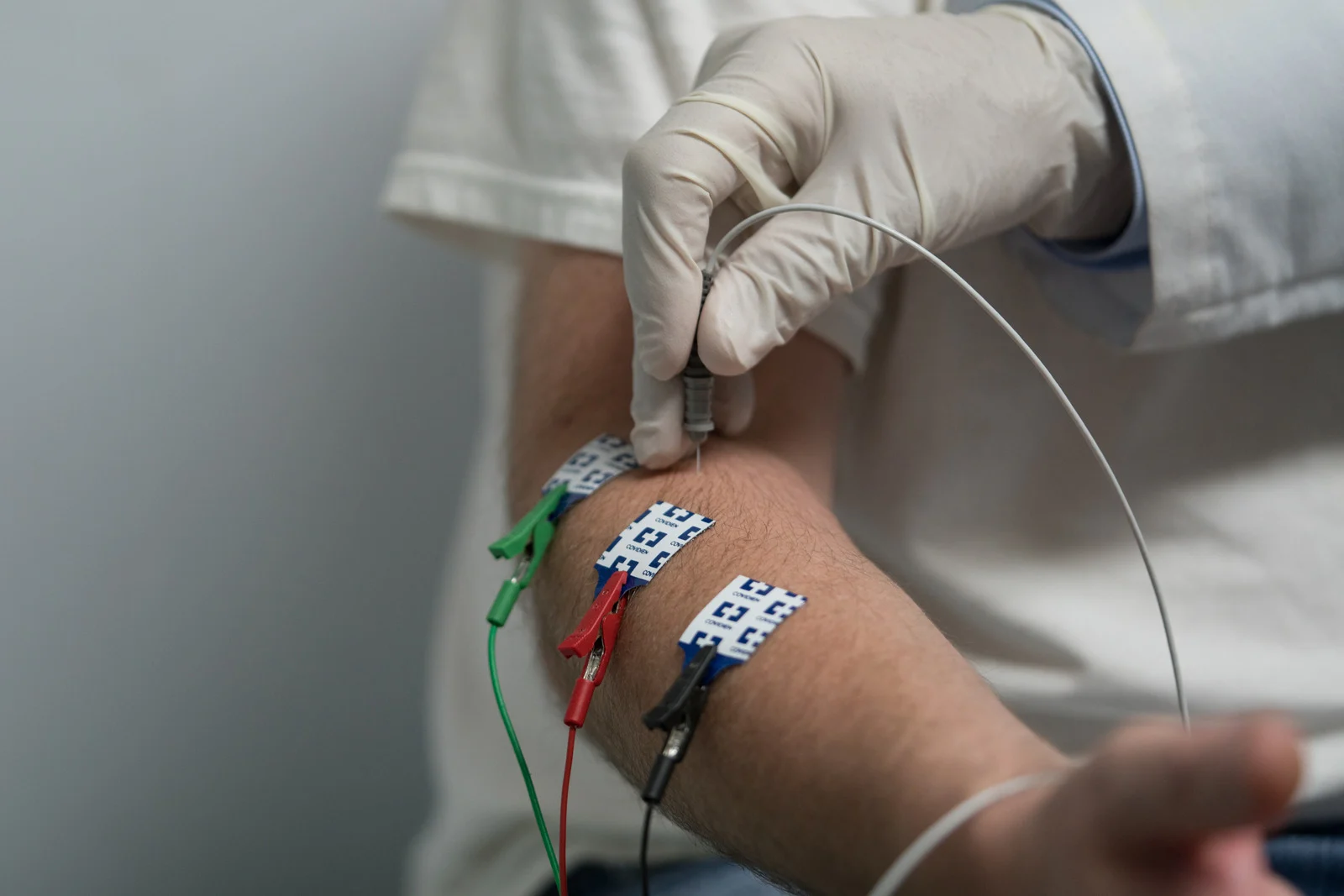 EMG i badanie przewodnictwa nerwowego – przygotowanie, przebieg i znaczenie wyniku
